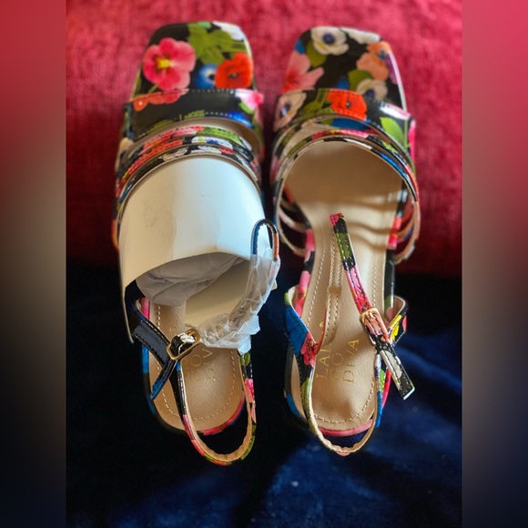 Floral block heel sandals - Picture 3 of 5